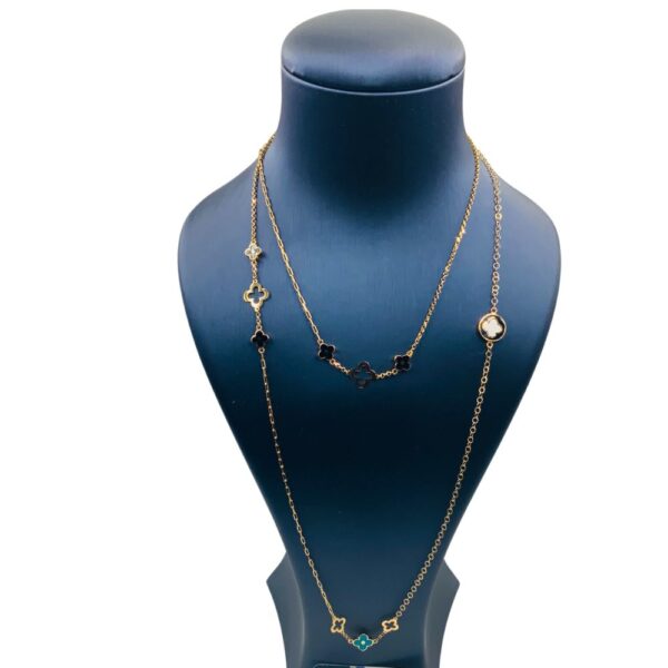 سلسلة من الذهب.