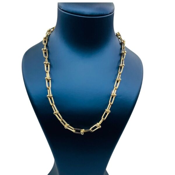 لمسة ذهبية تحيط قلبك